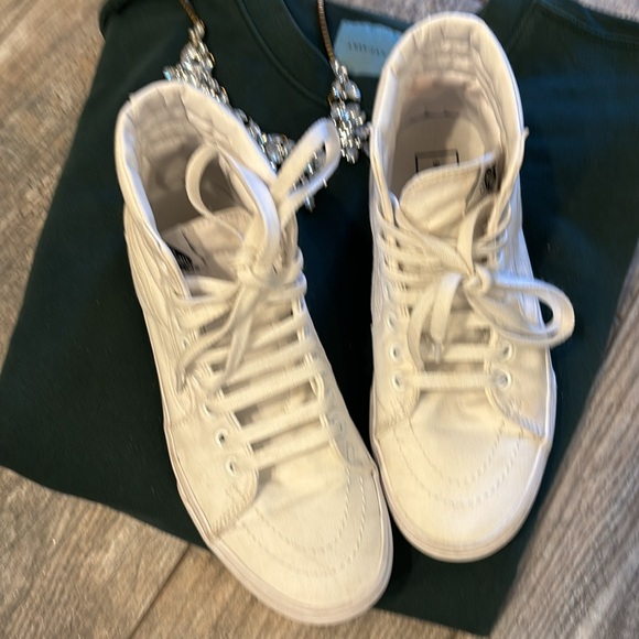 KICK IT with these Hi top Vans - Picture 2 of 13